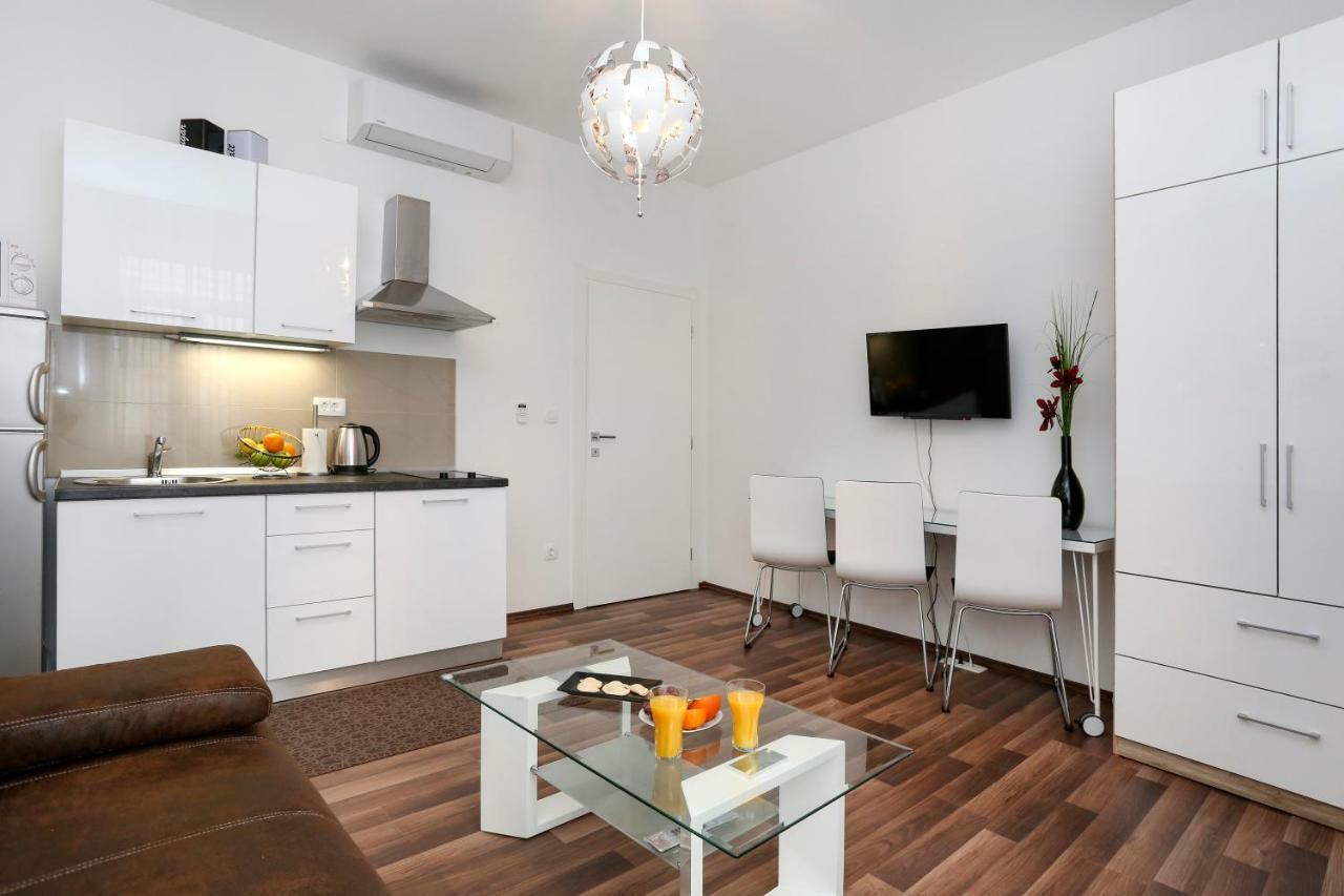 Marton & Martinis Superior Apartments - Spacious One-Room Apartments - Excellent Location Within Walking Distance Of Diocletian'S Palace And Bacvice Beach - The Best Restaurants Within Walking Distance - Buralux Properties Split Exterior foto